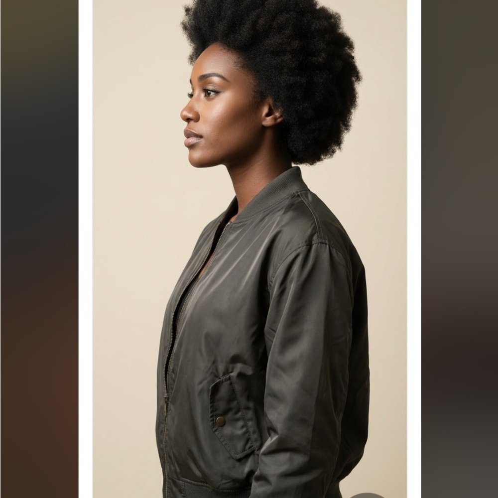 🔥🔥OFFER $15 DEAL ALERT🔥🔥Woman’s Olive Green Bomber Jacket XL - Picture 4 of 16
